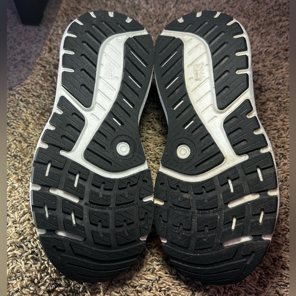 Brooks Ariel GTS 23 Running Shoes Women’s Size 9.5 (2E) Black White 1203902E090 - Picture 7 of 8